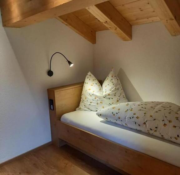 شقة غرفة واحدة, Alpenfrieden