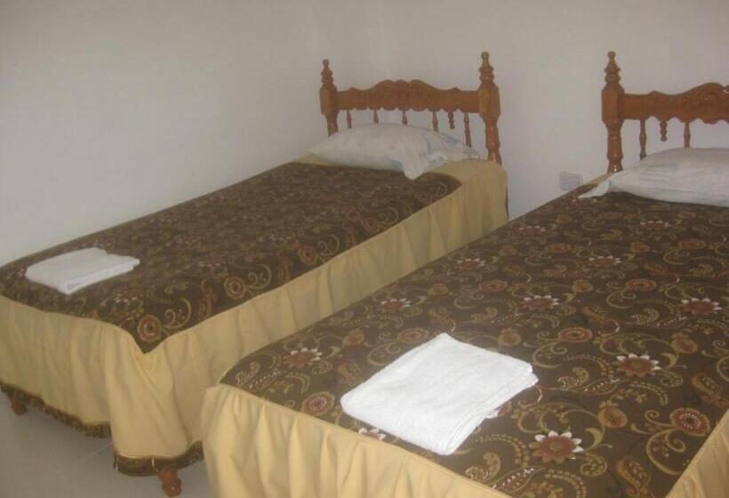 اتاق استاندارد سه نفره, Hostal Camiluz