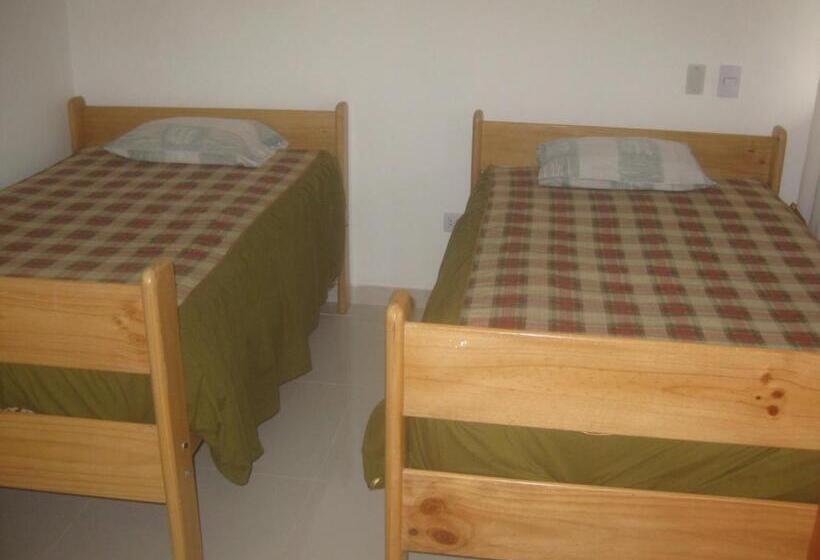 اتاق استاندارد سه نفره, Hostal Camiluz