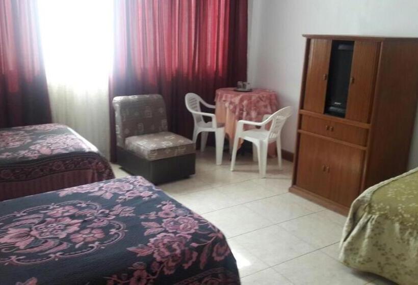 اتاق استاندارد سه نفره, Hostal Camiluz