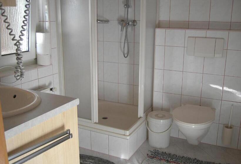 غرفة قياسية ثلاثية, Pension Jägerheim