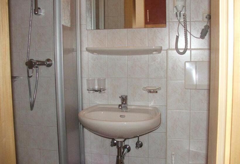 غرفة قياسية ثلاثية, Pension Jägerheim