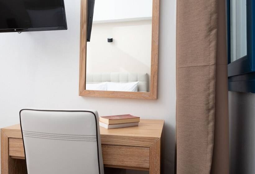 חדר משפחתי נוף להרים, Tristhenia