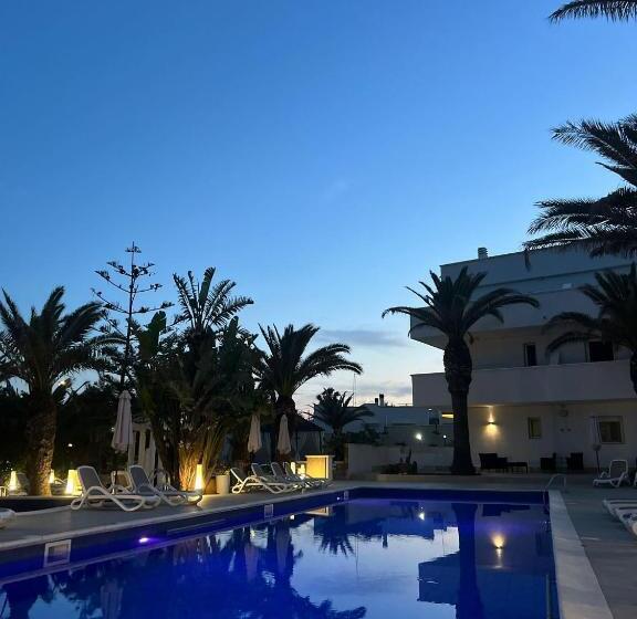 מיטת קינג בסוויטה, Bluebay Residence Resort