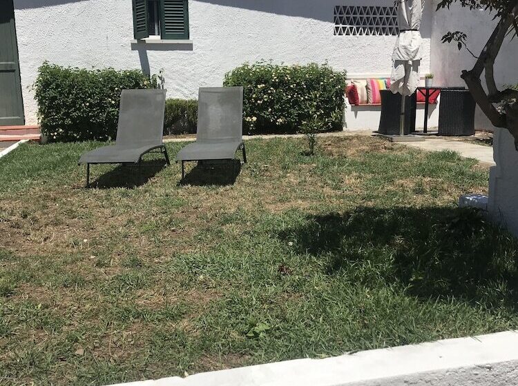 スイート, Petunia Guest House