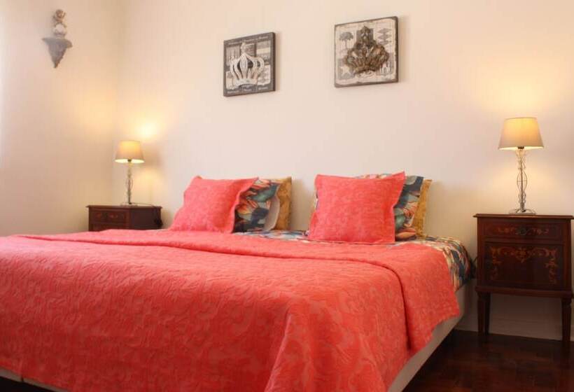 סוויטה, Petunia Guest House