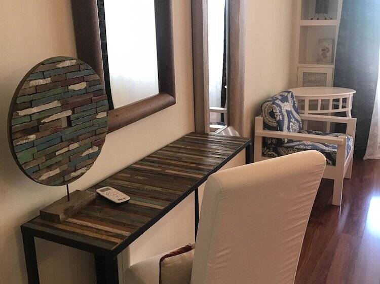 デラックススイート, Petunia Guest House