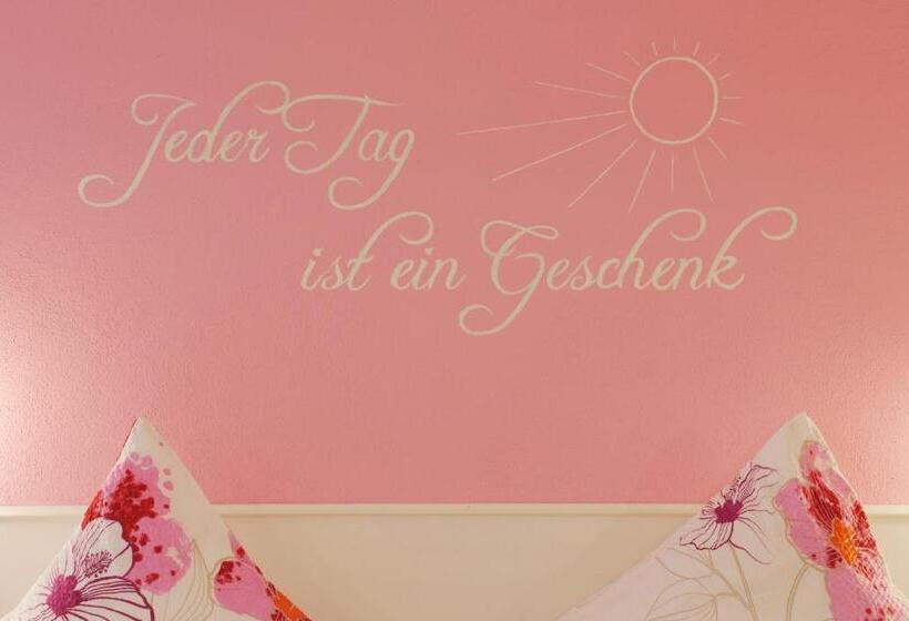 דירת שני חדרים, Winneburger Hof