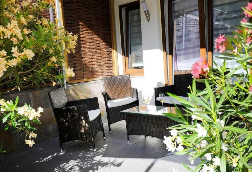 דירת שני חדרים, Winneburger Hof