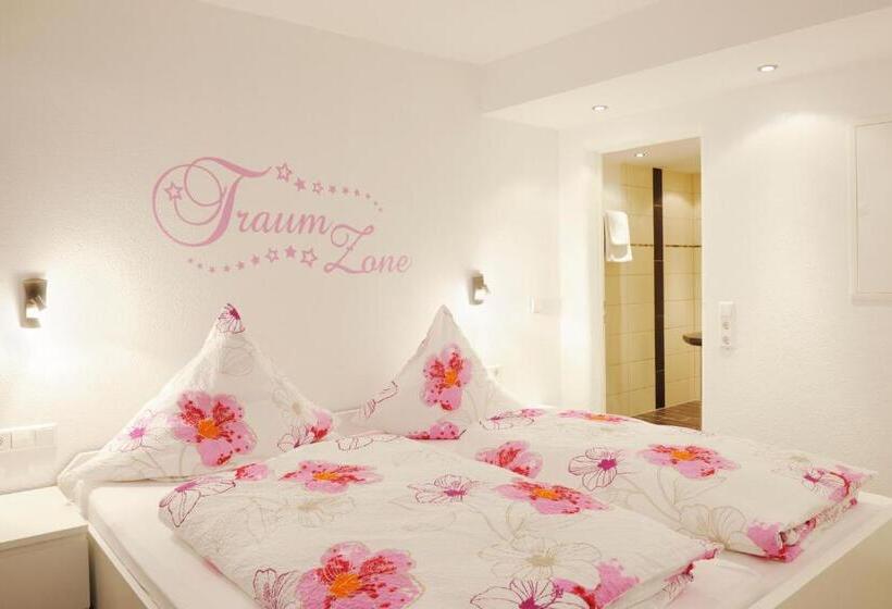 דירת שני חדרים, Winneburger Hof