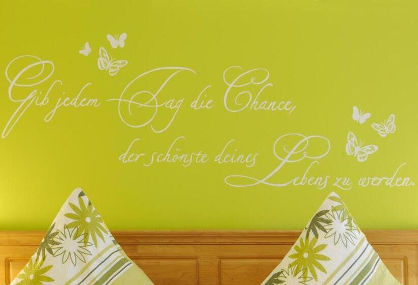 דירת שלושה חדרים, Winneburger Hof