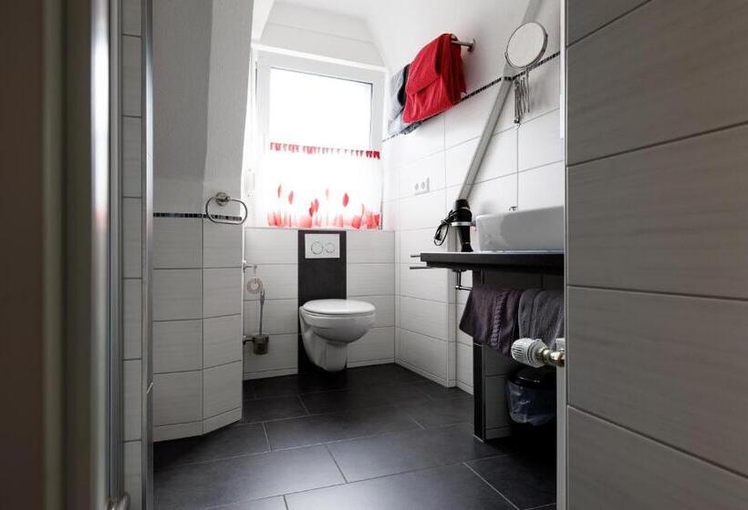 דירת שני חדרים, Winneburger Hof