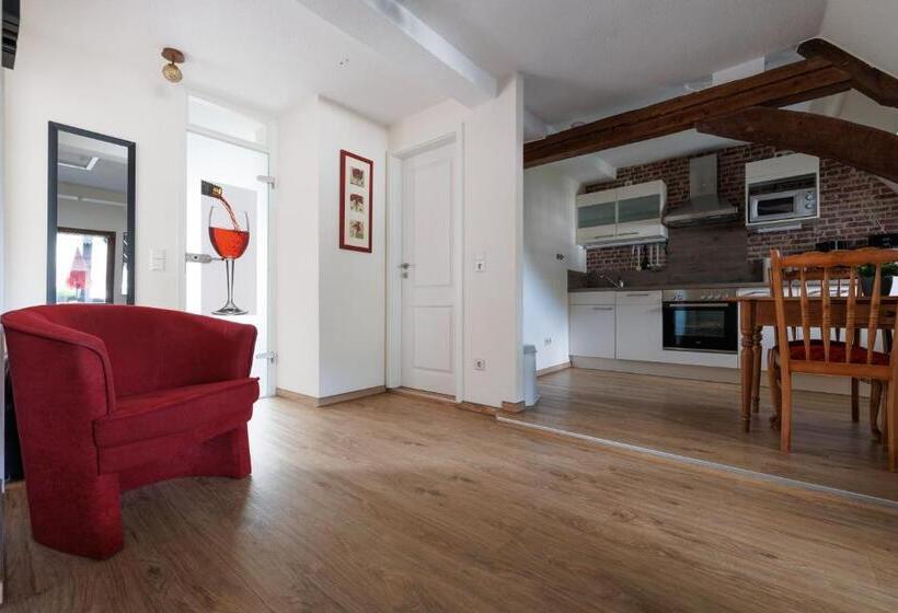 דירת שני חדרים, Winneburger Hof