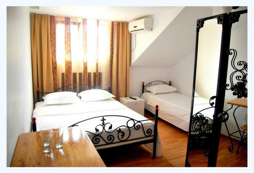 Номер Стандарт Трехместный, Pensiunea Pluto Sulina