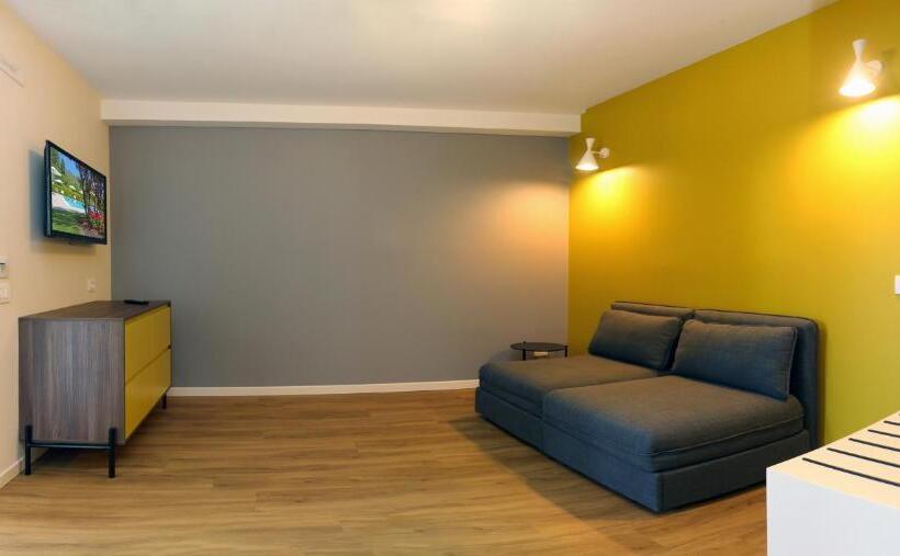 سوییت جونیور, Agriturismo La Rocca