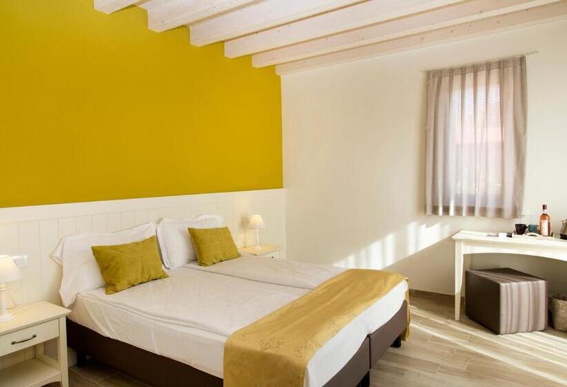 اتاق لوکس, Agriturismo La Rocca