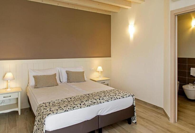 اتاق لوکس, Agriturismo La Rocca