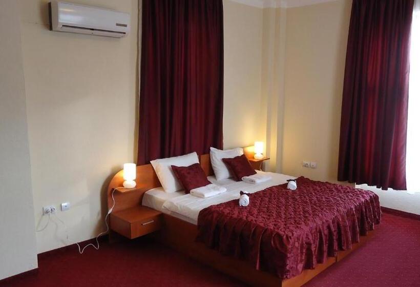 اتاق استاندارد سه نفره, Villa Bastion