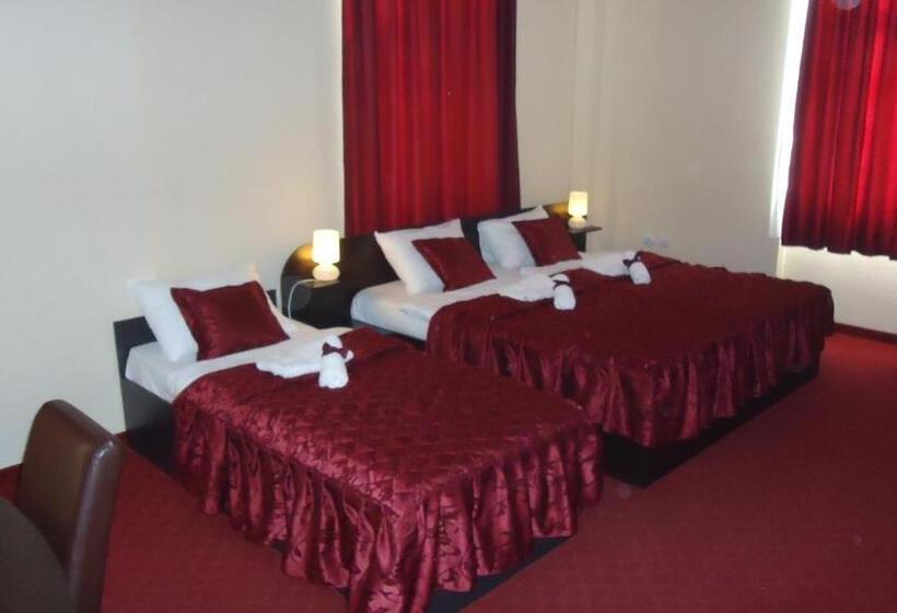 اتاق راحتی سه تخته, Villa Bastion