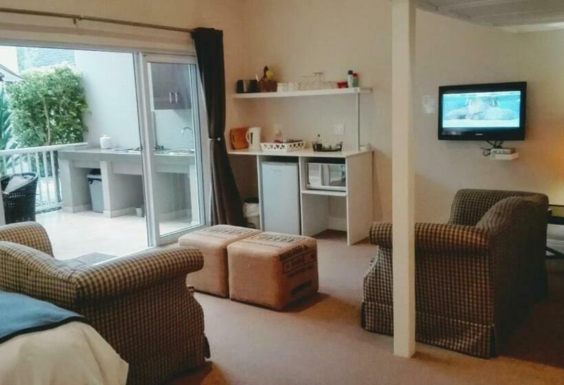 اتاق خانوادگی, Kowie River Guest House