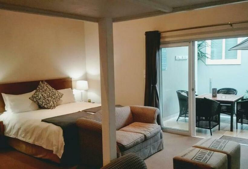 اتاق خانوادگی, Kowie River Guest House