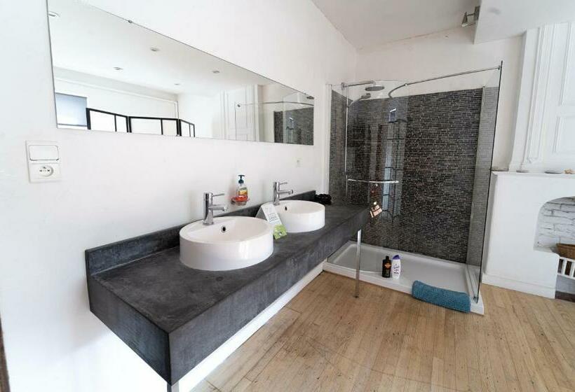 Deluxe room with river view, Le Richmond