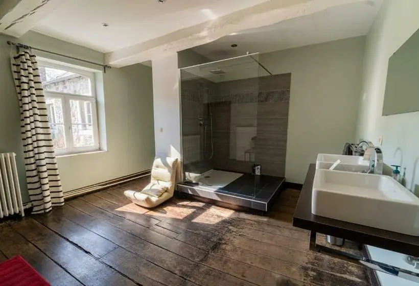 Deluxe room with river view, Le Richmond