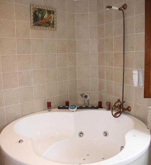 חדר סטנדרט עם ג'קוזי, Trisileja En Posada La Busta