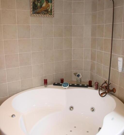 חדר סטנדרט עם ג'קוזי, Trisileja En Posada La Busta