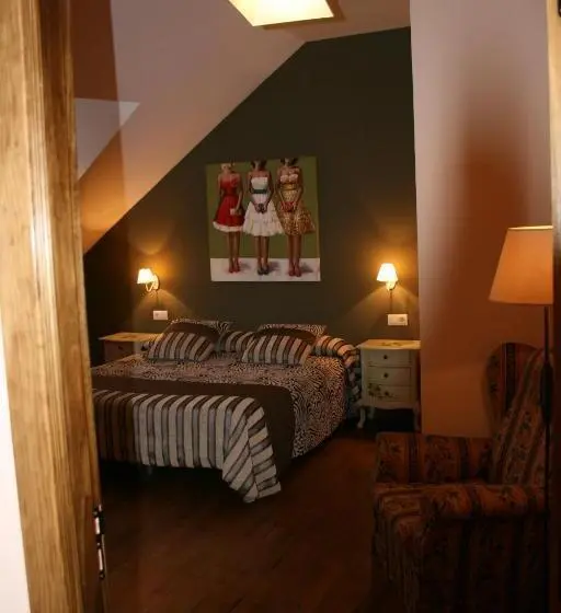スタンダードトリプルルーム, Trisileja En Posada La Busta