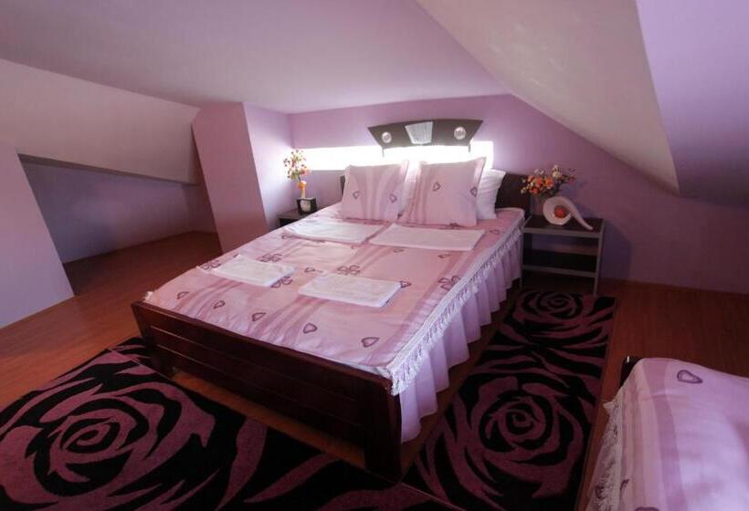 اتاق استاندارد چهار تخته, Villa Atina