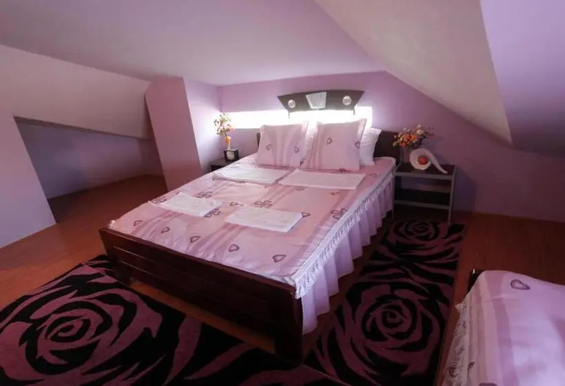 اتاق استاندارد چهار تخته, Villa Atina