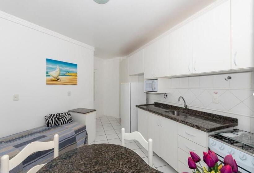 חדר סטנדרט לשלושה עם מרפסת, Bombinhas Tourist Apart