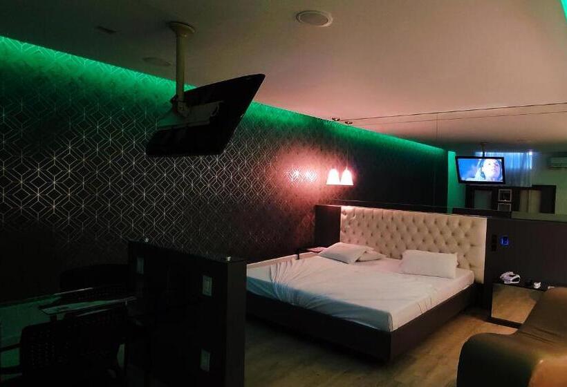 디럭스 룸, Motel Le Monde