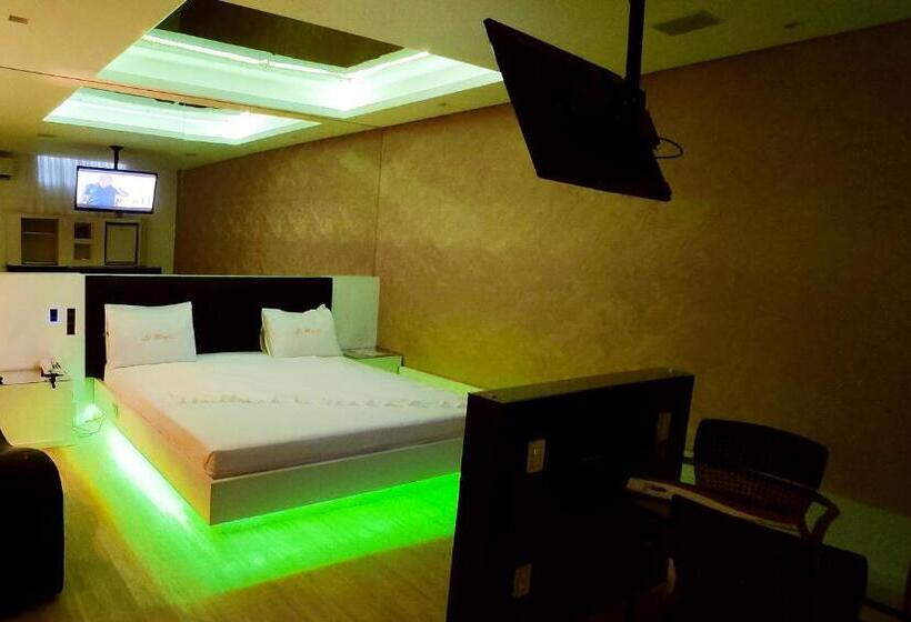 豪华房间, Motel Le Monde