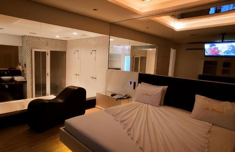 디럭스 룸, Motel Le Monde