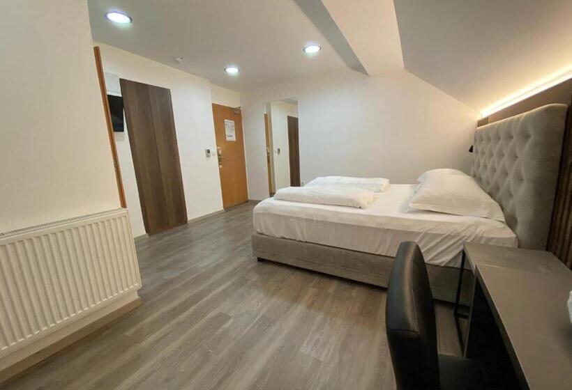 اتاق اکونومی, Garni Hotel Cirman