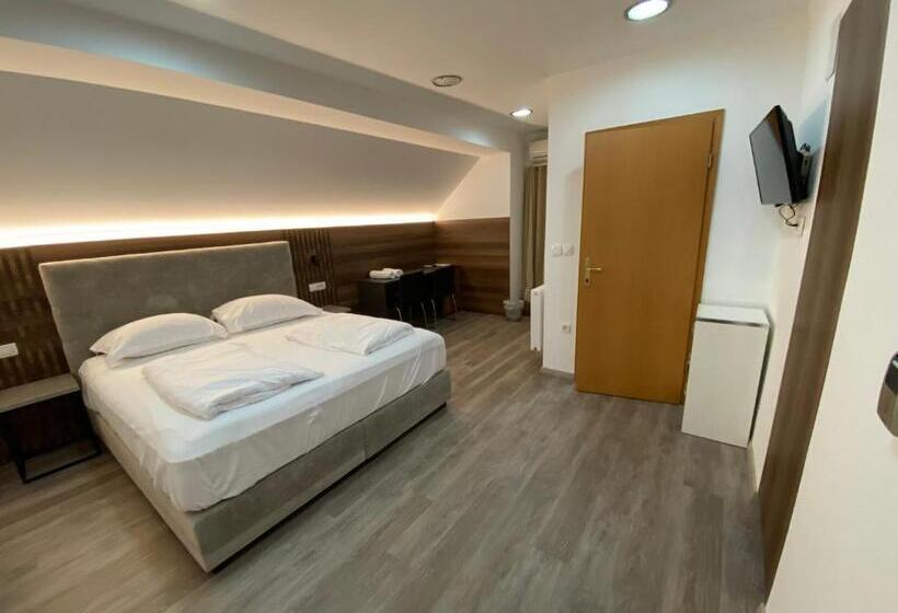 اتاق اکونومی, Garni Hotel Cirman