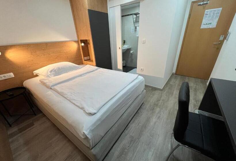 اتاق استاندارد یک نفره, Garni Hotel Cirman