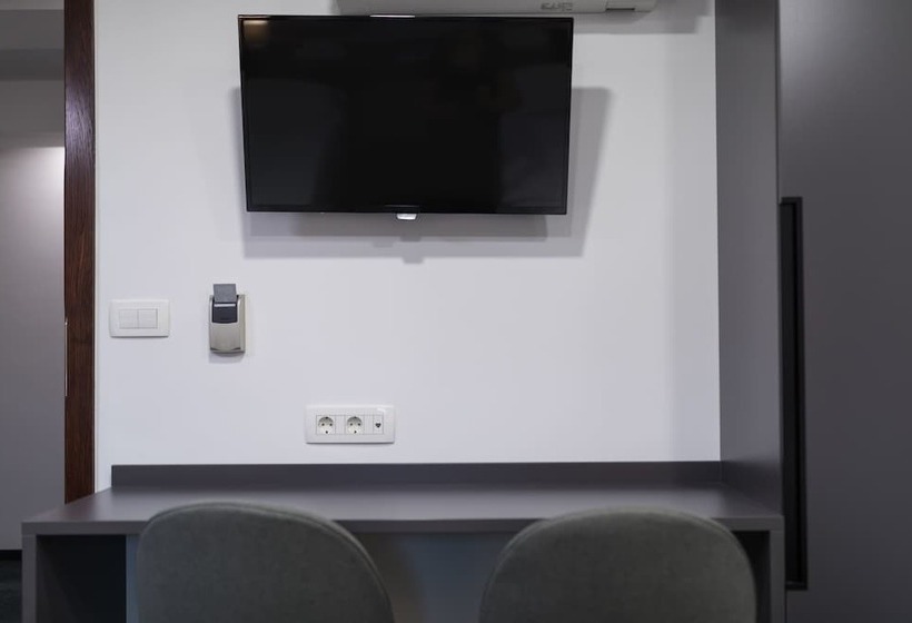 اتاق استاندارد با سرویس بهداشتی مشترک, Garni Hotel Cirman