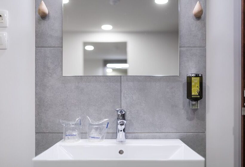 اتاق استاندارد با سرویس بهداشتی مشترک, Garni Hotel Cirman