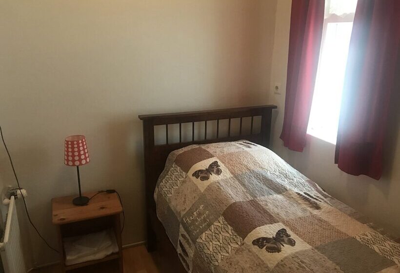 اتاق استاندارد یک تخته با سرویس بهداشتی مشترک, Guesthouse Basar