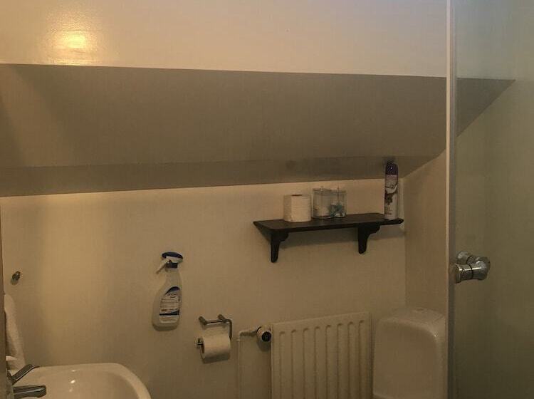 اتاق استاندارد سه تخته با سرویس بهداشتی مشترک, Guesthouse Basar