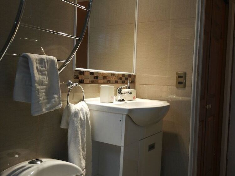 اتاق سوپریور, Hostal Del Aguila