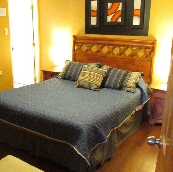 اتاق سوپریور, Hostal Del Aguila