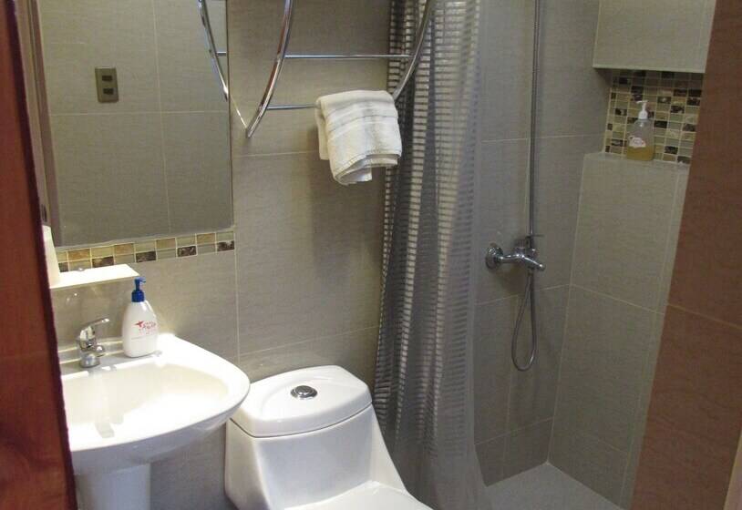 اتاق استاندارد سه نفره, Hostal Del Aguila