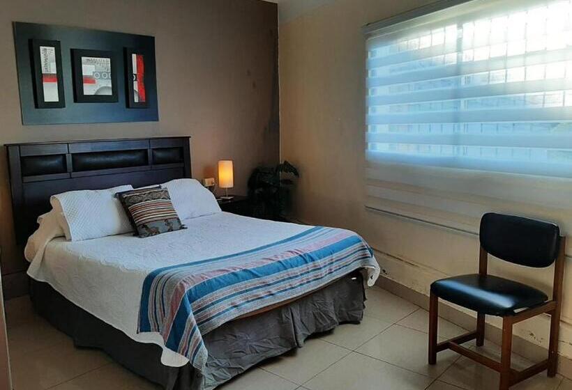 اتاق سوپریور, Hostal Del Aguila