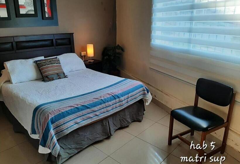 اتاق سوپریور, Hostal Del Aguila