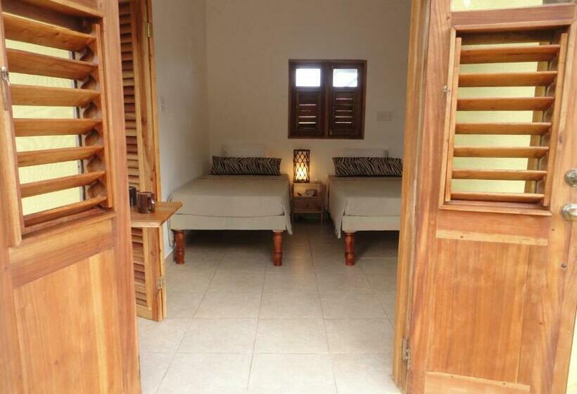 اتاق استاندارد با چشم‌انداز باغ, Kudehya Guesthouse