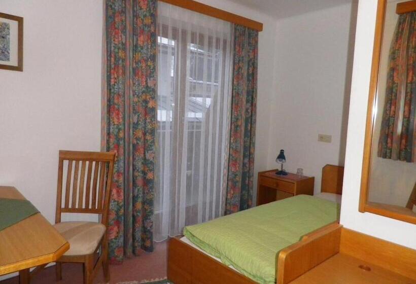 חדר סטנדרט לשלושה עם מרפסת, Pension Andrea